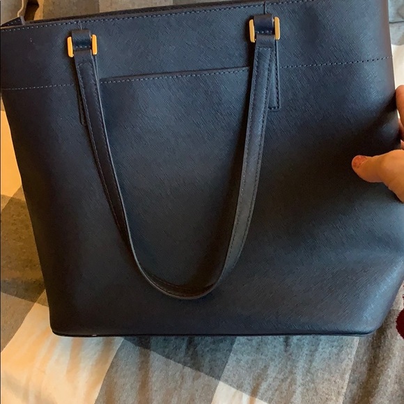 MK purse, great condition! Used only handful times - Picture 3 of 3